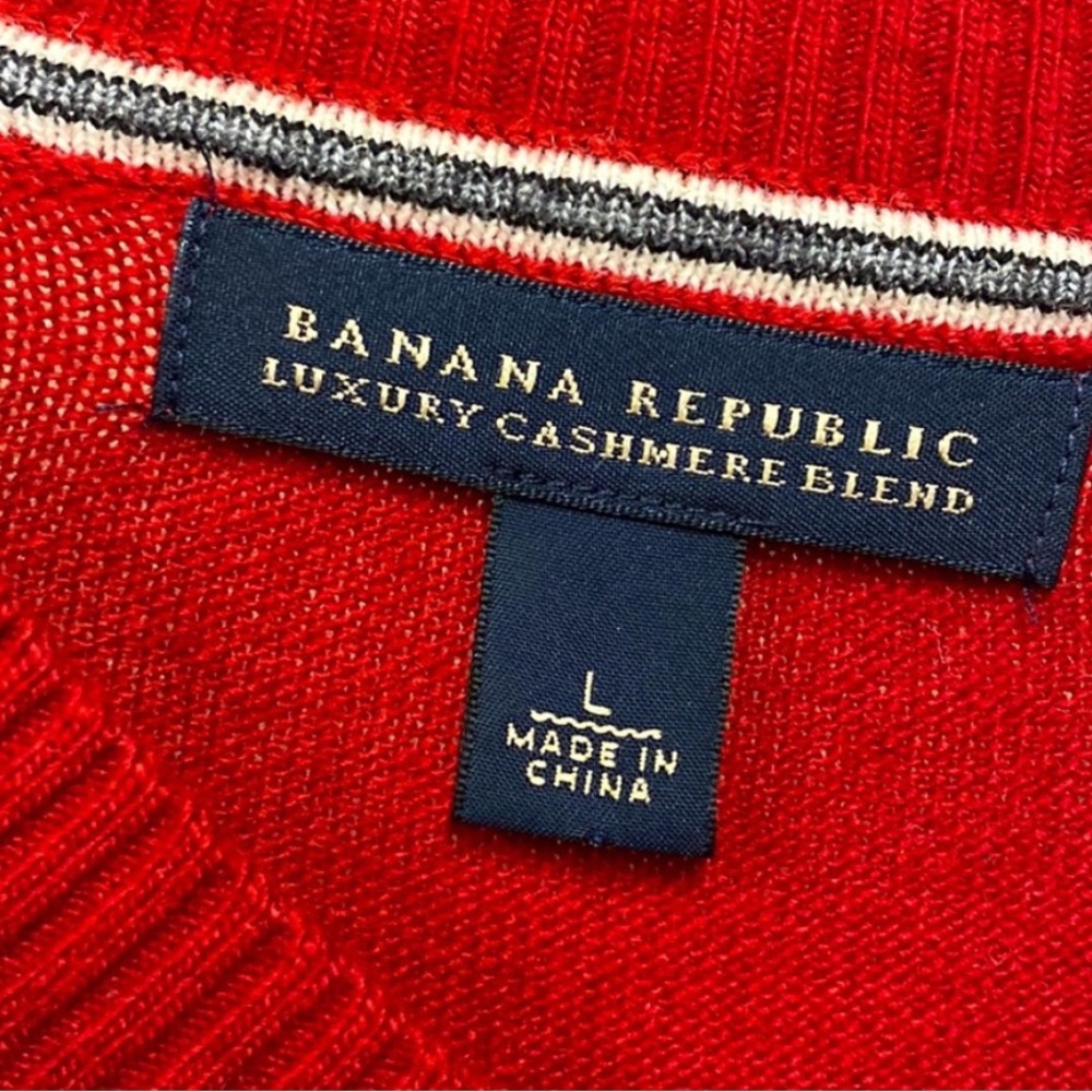 Cashmere v-neck. - Picture 3 of 3